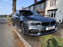 Забавно, но машина с фото, а это BMW 540i была угнана в Англии, Sheffield, UK. В сентябре 2020 года и так и не найдена до сих пор.