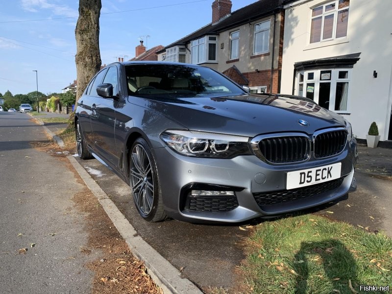 Забавно, но машина с фото, а это BMW 540i была угнана в Англии, Sheffield, UK. В сентябре 2020 года и так и не найдена до сих пор.