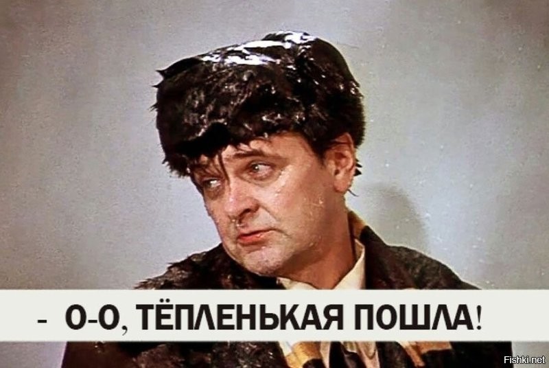Фонтан воды в несколько метров забил в российском дворе