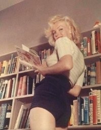 Ну выше -не выше, но то, что она дурой не была - это точно. У нее кстати была своя большая библиотека и она очень любила читать, причем классику и часто-русскую. Много вы знаете девушек - любителей классической литературы?