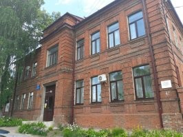 Наша Курская тоже комплекс на большой территории и тоже все здания старой постройки. Вообще полистал гугел, практически все психиатрические очень старой постройки. Новодела немного.
