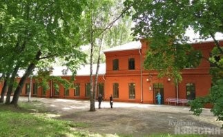 Наша Курская тоже комплекс на большой территории и тоже все здания старой постройки. Вообще полистал гугел, практически все психиатрические очень старой постройки. Новодела немного.