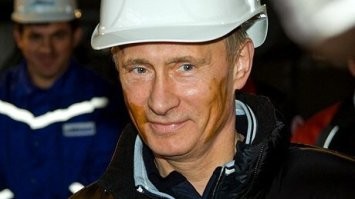 «Как дети малые»: губернатора Кузбасса высмеяли из-за измазанного углём лица