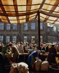 3. Открытая часть Колхозного рынка. К началу 1990ых туда барахолка (сорочка) перебралась.