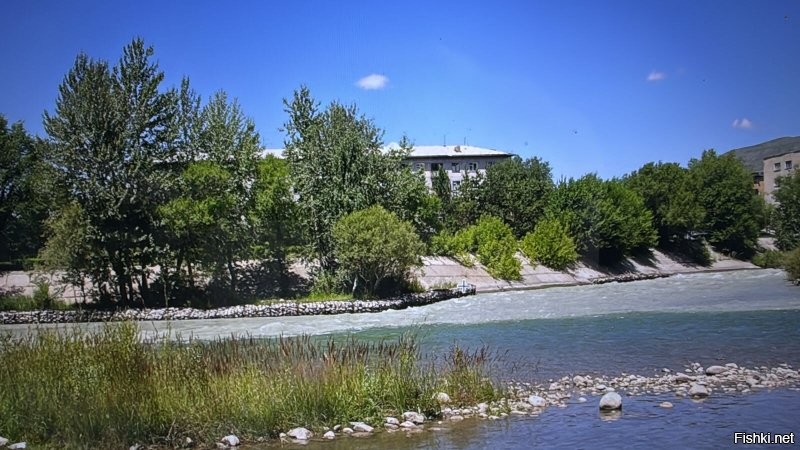 Одноклассники прислали фото р.Белая, которая за городом у нас в Талды-Кургане течет.  Она летом действительно становится белой. А вода в ней всегда холодная-холодная, даже если на улице +40'