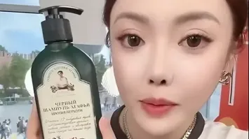 Хотел подивиться сколько ж она на пластику угрохала, а потом прочитал сколько она зарабатывает, и сказал себе "понятно"...