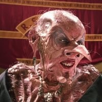 Это для ведьм, ведь известно, что у них квадратные ступни без пальцев.