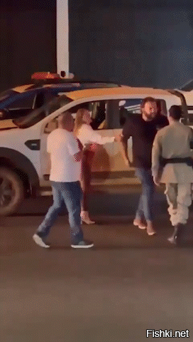 В Бразилии выёживаться на полицию, да ещё и военную - это надо быть ещё тем дебилом