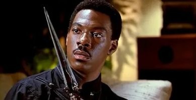 И не только там...

Еще в "Золотом ребенке" с Эдди Мерфи подобный светился))