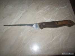 У нас такой был, еще от бабки моей супруги достался! Я его тайком в контейнер выбросил!) А сказал, только после долгих поисков этого ножа женой и тёщей!))