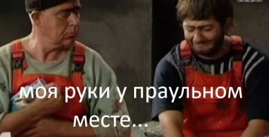 В Чебоксарах с многоэтажного дома обрушилась кирпичная кладка и повредила два автомобиля