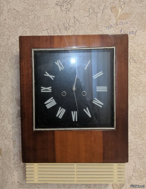 Специальной задачи коллекционировать не ставил - сами пришли, а выбросить жалко. Пара штук ждут реставрации (руки не доходят, а ещё пара "Кукушек"  в родных коробках, новые, с паспортами. Все 50-е - 80-е. Объединяет (кроме одной единицы) завод-изготовитель. СчЗ "Маяк". Практически все рабочие. Нерабочие  ждут ремонта.