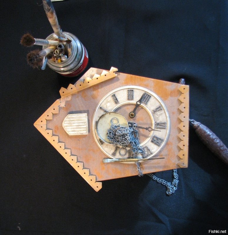 Специальной задачи коллекционировать не ставил - сами пришли, а выбросить жалко. Пара штук ждут реставрации (руки не доходят, а ещё пара "Кукушек"  в родных коробках, новые, с паспортами. Все 50-е - 80-е. Объединяет (кроме одной единицы) завод-изготовитель. СчЗ "Маяк". Практически все рабочие. Нерабочие  ждут ремонта.