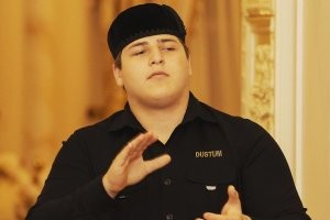 Игрушку очередную для Адама понесли!)