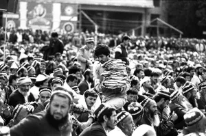 Сейчас вся эта мразота почему то у нас обитает и гражданство РФ получает. а не живет в своем солнечном и не зависимом чуркистане.