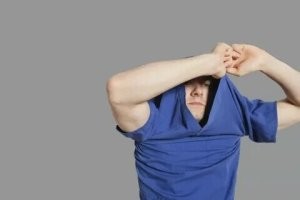 Футболку сдернуть не мог?