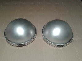 Раньше в СССР в магазинах висели датчики типа таких, что делали не знаю, вроде утльтразвуковые пожарной сигнализации.  Свистели непереносимо, но когда я родителей спрашивал чего оно свистит, они говорили что ничего не слышат. А сейчас я иногда не слышу что жена рядом говорит, о чём может быть речь.