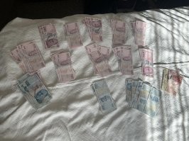 Нужно его в Стамбул отправить , мало того что ты деньги будешь носить не в бумажнике а в рюкзаке так и цены в ресторанах как в Ницце , в Марокко в самом хорошем ресторане все блюда и напитки выходили не больше 500 их денег это на 5 человек посидеть а вот в Турции за какую же компанию я отдавал по 150-200 евро :) Каждый день вот такими пачками тратил