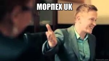 В Британии мужчина прошёл более 100 км с холодильником на спине в память о своей умершей жене