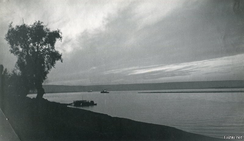 Ночная буксировка плотов по Волге. Август 1962г.