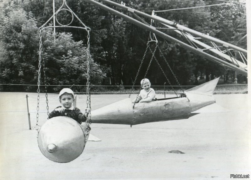 Казань. ЦПКиО им. Горького. Аттракцион Ракета. 1966г.