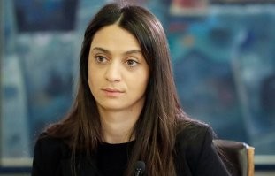 Интрига !
Пресс-секретарь премьер-министра Республики Армения Мане Геворгян