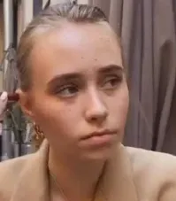 Ну, и что? У Владимира Владимировича тоже есть внебрачные дети, Но мы же не обвиняем его в нескрепности. 3 сына от Кабаевой - Дмитрий Владимирович (2015), близнецы (2019) Иван Владимирович и Владимир Владимирович Кабаевы. И дочь от Светланы Кривоногих - Лиза Кривоногих (Луиза Розова). Она вообще живёт во Франции и работает в художественной галерее, выставляющий работы антивоенных украинских и российских художников. Правда живёт там за наши с вами деньги. А ее мама в 2000 году внезапно из уборщицы превратилась в мульти миллионершу. На первом фото молодой Владимир Владимирович. На втором - Дмитрий Владимирович. На третьем- Луиза Олеговна Розова, она же - Елизавета Владимировна Кривоногих.