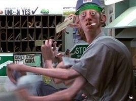 Как гуманоидный робот сортирует и сканирует посылки