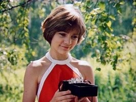 А в юности - в Алису Селезнёву