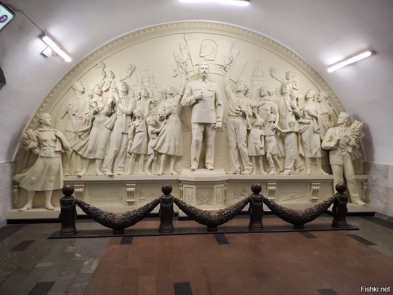 В столичное метро вернут барельеф со Сталиным