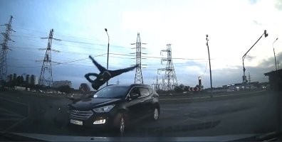 Красивый акробатический пируэт