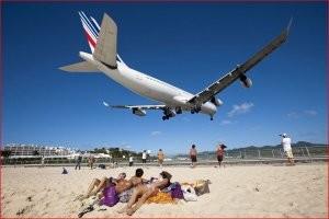 Снимок с самолетом очевидный фотошоп. но вот насчет близко.... есть и ближе.
Автору поста стоит иногда вылезать с порносайтов и говноресурсов. и просто смотреть на мир. , хоть и через монитор.
