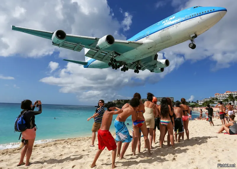 Снимок с самолетом очевидный фотошоп. но вот насчет близко.... есть и ближе.
Автору поста стоит иногда вылезать с порносайтов и говноресурсов. и просто смотреть на мир. , хоть и через монитор.