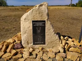 Ну про памятники голодающим тебе и говорить не стоить. Это ведь всё неправда,   да?...  В России установлено несколько памятников умершим от голода в 20-е и 30-е годы.  Оренбург Саратов, Татарстан...