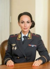 Старые погоны у неё,вот хорошие,новые,сама смогла насос...хммм,извините,дослужиться до них.