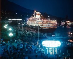 Набережная Ялты (приблизительно конец 70-х, начало 80-х).