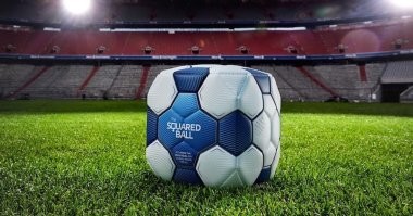 И мяч для неё: