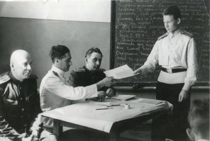 Воспитанник Тульского СВУ Рябчий Рем сдаёт экзамен по математике. 1950ые.