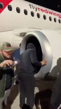 Дома ему за это ничего не было, решил в гостях попробовать.