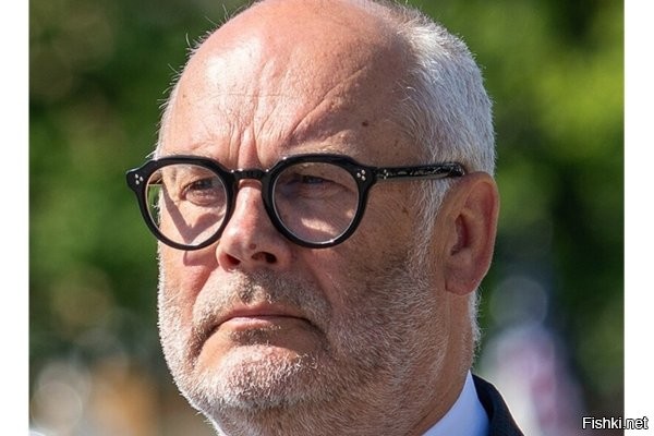 Президент Эстонии призвал ЕС прекратить импорт энергоресурсов России к 2026 году



Хельсинки, 12 июня 2025, 13:00 - Президент Эстонии Алар Карис обратился с призывом к Евросоюзу прекратить импорт энергоресурсов из России к 2026 году и ужесточить экономические меры против Москвы.

Как сообщила телерадиокомпания ERR, в своем заявлении Карис отметил необходимость продолжать давление на Россию с помощью санкционного экономического инструментария, передает агентство Reuters.

Президент Эстонии также заявил о необходимости укрепления европейской оборонной промышленности для отражения вторжения России.
  

Вторжение России заслужить надо! А пока дрожать и ссаться от страха...