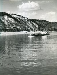 Самоходная баржа Тихон Третьяк на Волге. Июнь 1963г.
