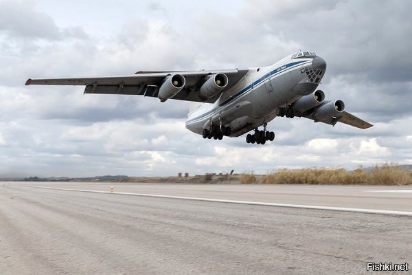 Ну точно. Ил-76 на посадку заходит.