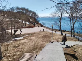 Место одной из батарей на месте боя, сейчас там парк с памятными табличками и обелиском.