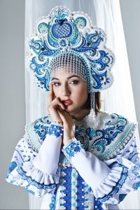 Просто Сашка очень любит новый год и наверное даже русский