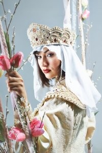 Просто Сашка очень любит новый год и наверное даже русский