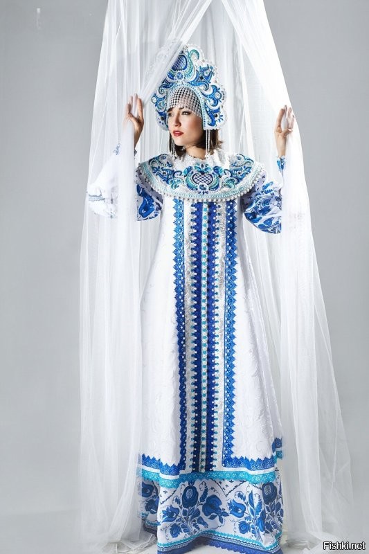 Просто Сашка очень любит новый год и наверное даже русский