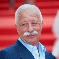 На Якубовича похож.Пусть Якубович его выкупит