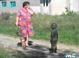 В Тюмени после ливней детская площадка превратилась в аквапарк