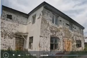 Что с этим домом? В нём живут люди?