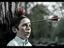 Парень метает отвертки с удивительной точностью